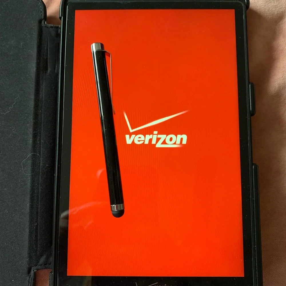 Verizon Ellipsis tablet with stylus and case